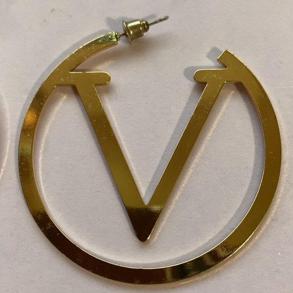 Hoop earrings Letter V - Picture 3 of 3
